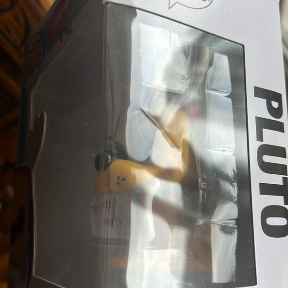 Pluto Funko Pop 2023 Disney Christmas, With Santa Letter, 1227 New - Picture 8 of 8
